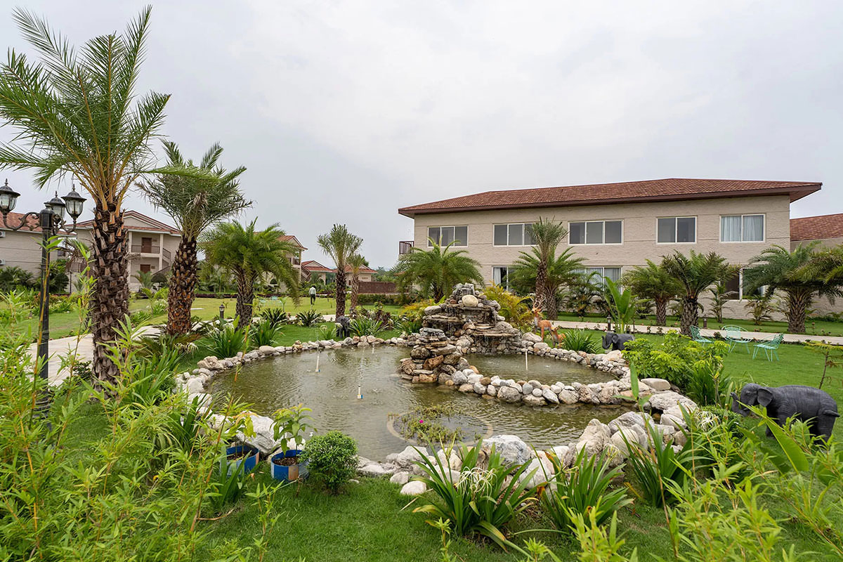 Riverbank Jungle Resort