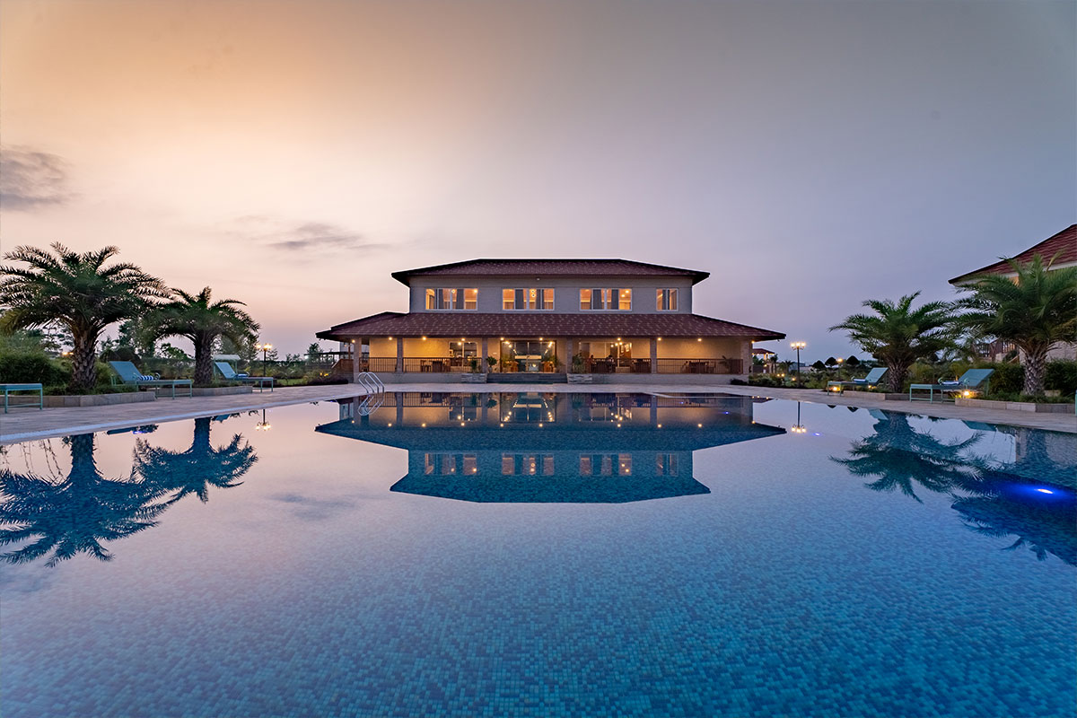 Riverbank Jungle Resort